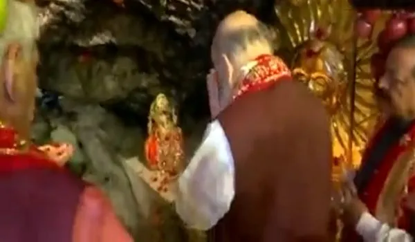 Amit Shah In Jammu: अमित शाह ने महानवमी पर माता वैष्णो देवी के दर्शन कर की पूजा-अर्चना 